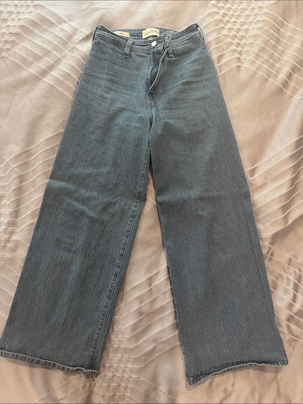 Universal Thread Wide-Leg Jeans in Dark Blue Wash